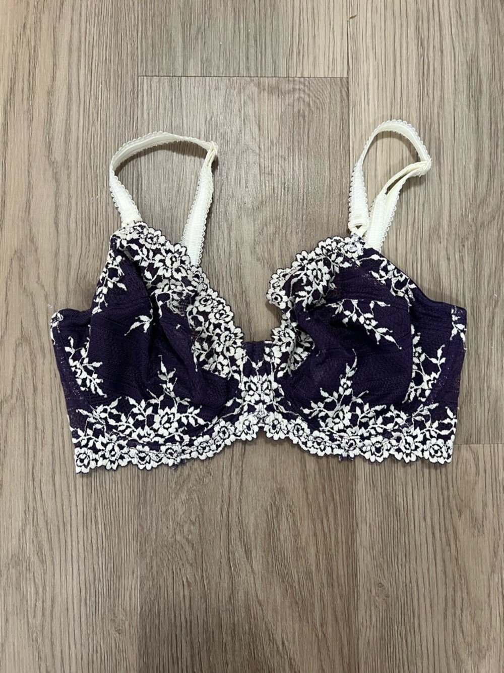 Wacoal Embrace Lace Purple Cream Lace Underwire Bra 34DD Style 65191